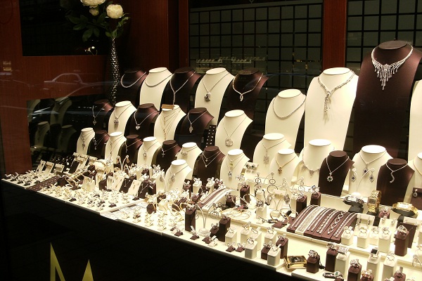 4-things-to-consider-before-buying-jewelry2